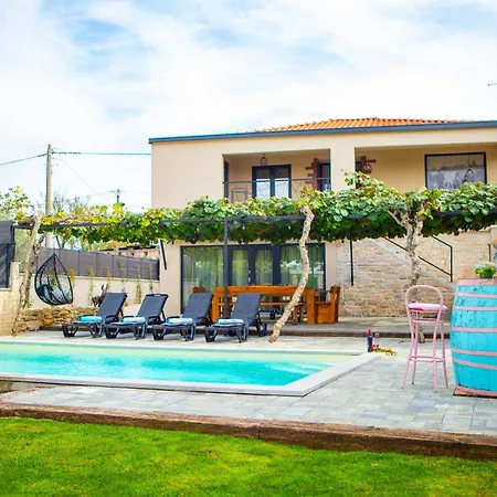 House 2368 Holiday home Modrusani