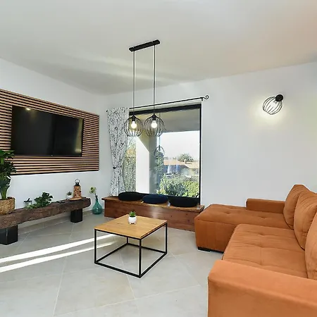 House 2368 Modrusani