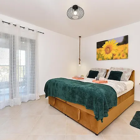 House 2368 Modrusani