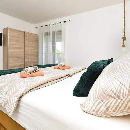 House 2368 Modrusani